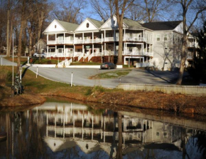  Acorn Hill Lodge and Spa  Линчберг